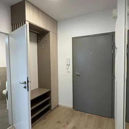 Апартаменти With Balcony Near Airport With Parking Братислава