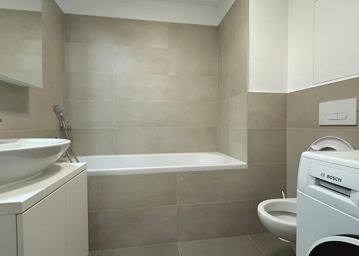 Apartman With Balcony Near Airport With Parking *