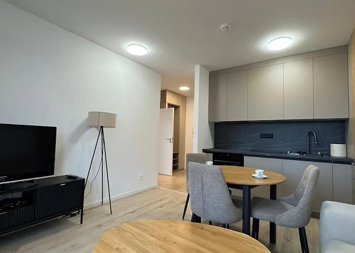 With Balcony Near Airport With Parking Apartamento *