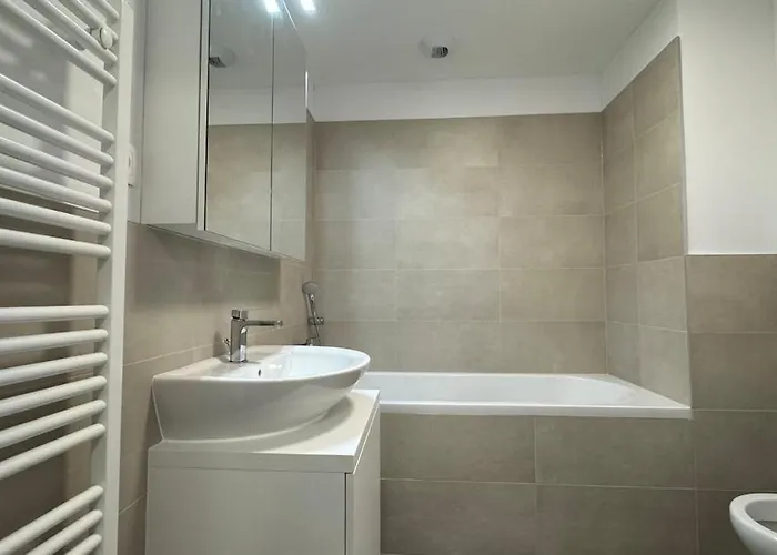 Apartamento With Balcony Near Airport With Parking Bratislava