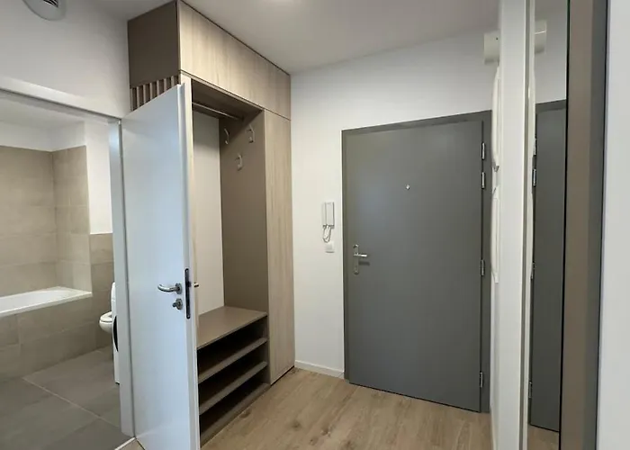 Lägenhet With Balcony Near Airport With Parking Bratislava