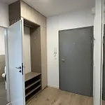 Διαμέρισμα With Balcony Near Airport With Parking Μπρατισλάβα