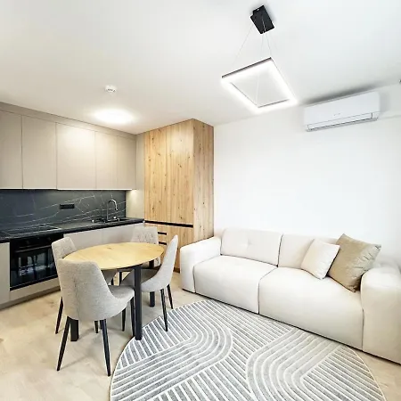 With Balcony Near Airport With Parking Apartament